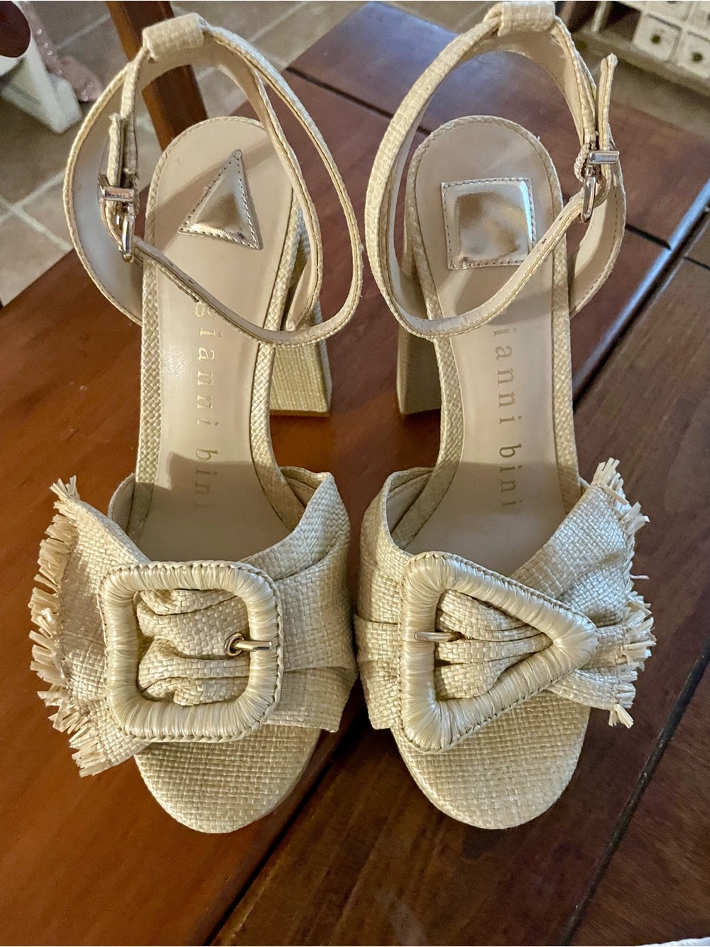 Gianni Bini Cream Raffia Mismatched Buckle Tobias Platform Block Heel Sandals 8M